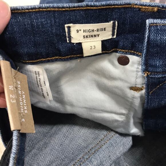 Madewell NWT High Rise Skinny Distressed Jean Staple Capsule Trendy Ladies - Picture 5 of 14